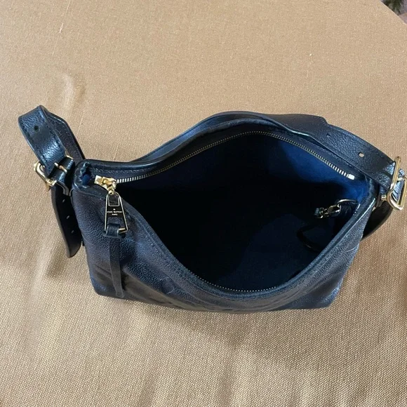 CarryAll PM Hobo Louis Vuitton Shoulder Bag - Picture 7 of 10